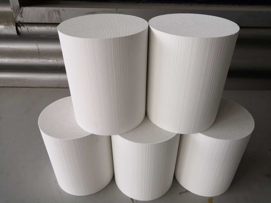 주문 가솔린 자동차 승객 위의 200 cpsi 자동차 촉매 배출 제어 수요 가능 변경 온라인 제조