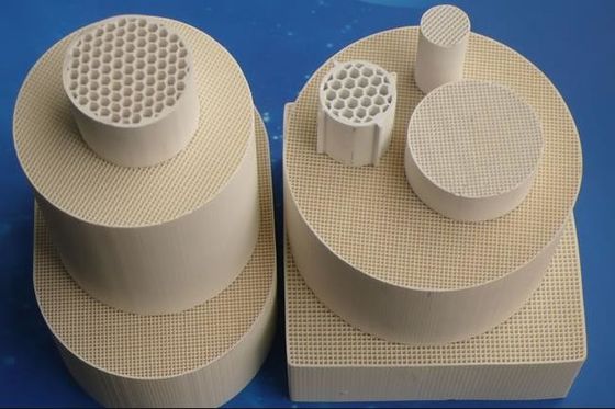 주문 300 Cpsi 세라믹 촉매 필터 촉매 변환 장치는 101.6 밀리미터를 벌집모양으로 만듭니다 온라인 제조