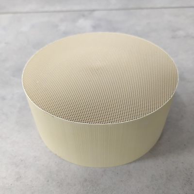 주문 디젤 엔진 유로 5 V를 위한 다공성 세라믹 백금 단일체 촉매 온라인 제조